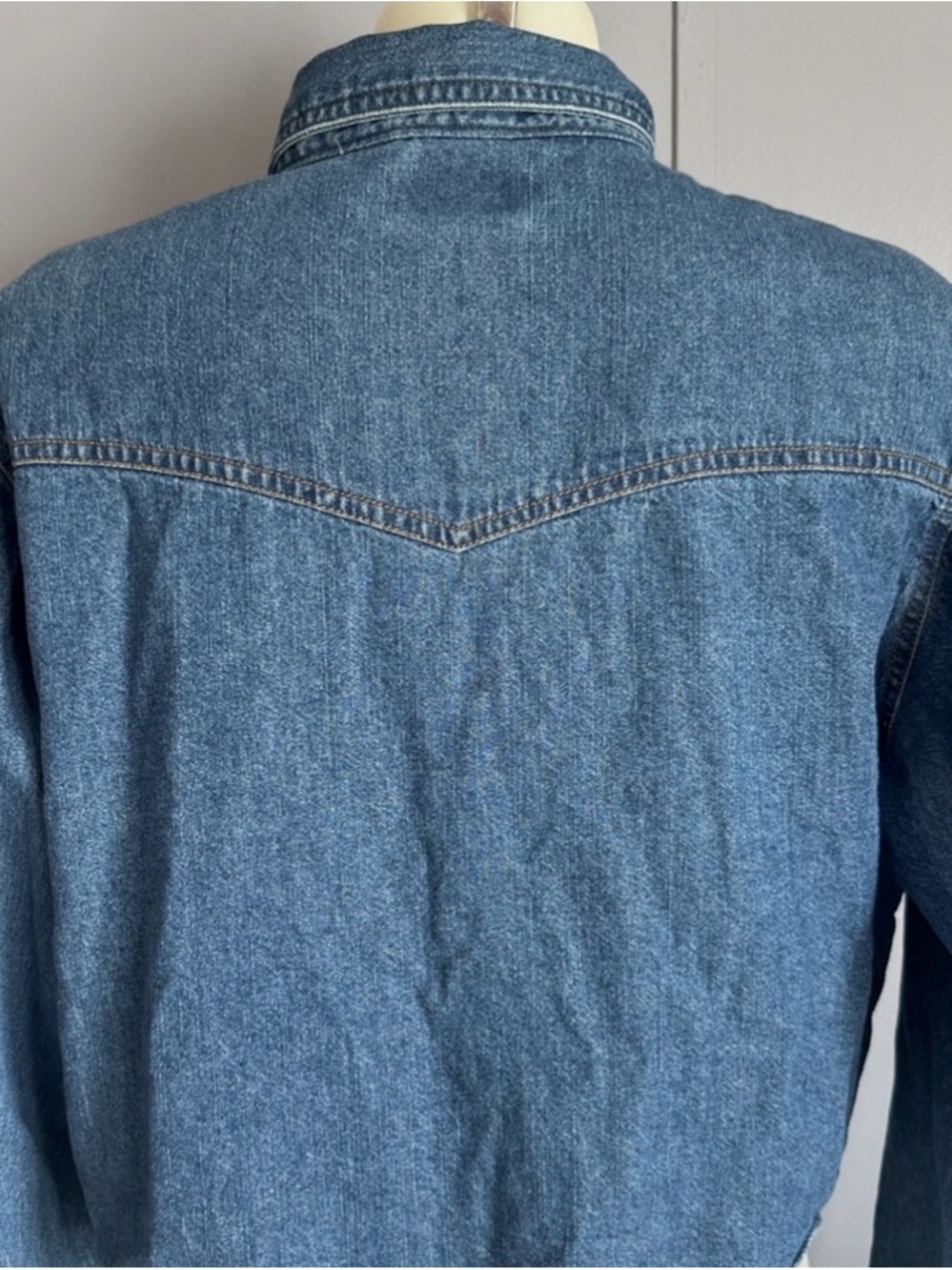 Wrangler ~ Blue ~ Denim ~ Waist Length Shirt w/ Tie at Waist. Size Medium/Large. - Picture 3 of 11